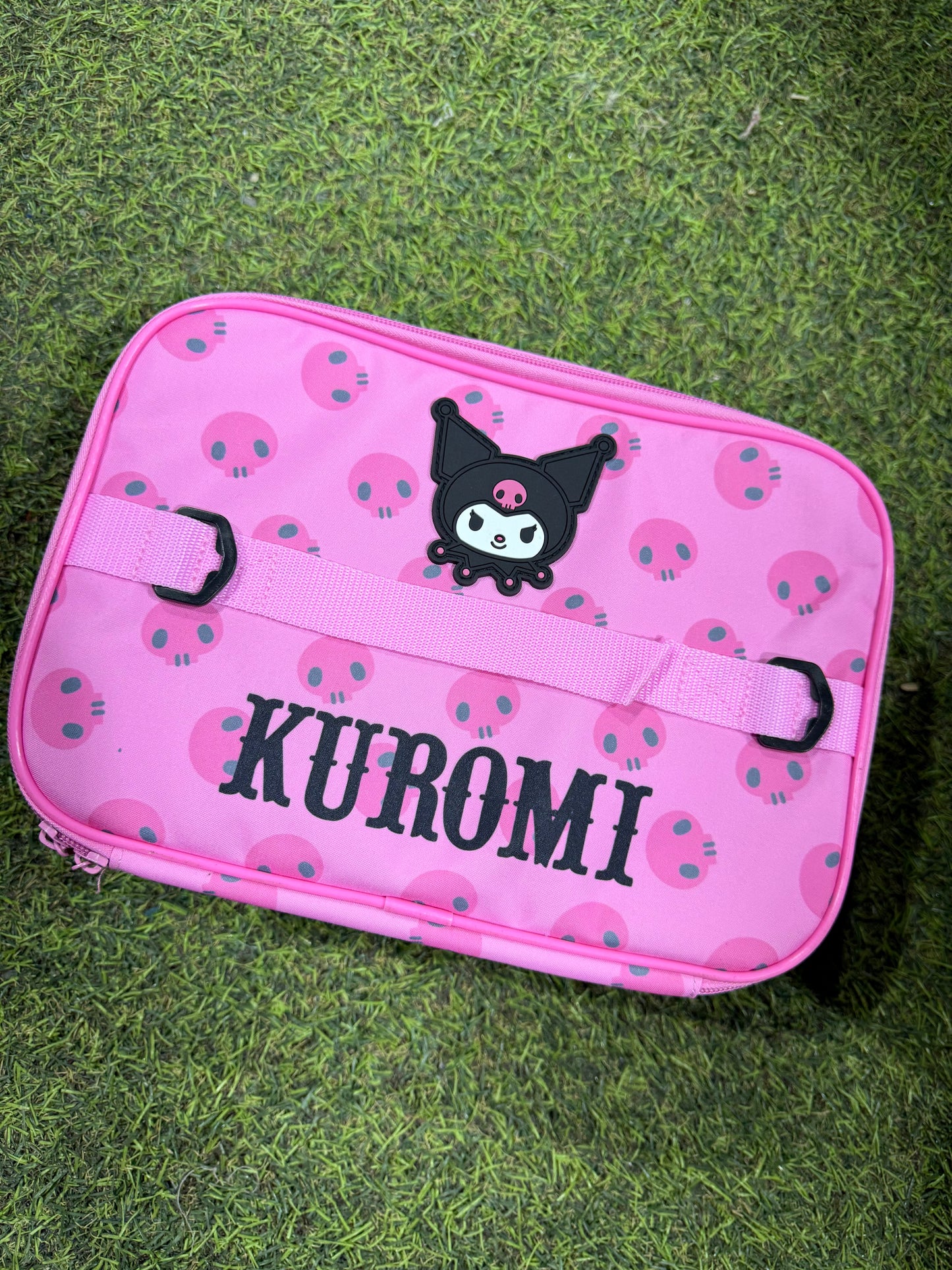 Zapatillas con lonchera térmica kuromi