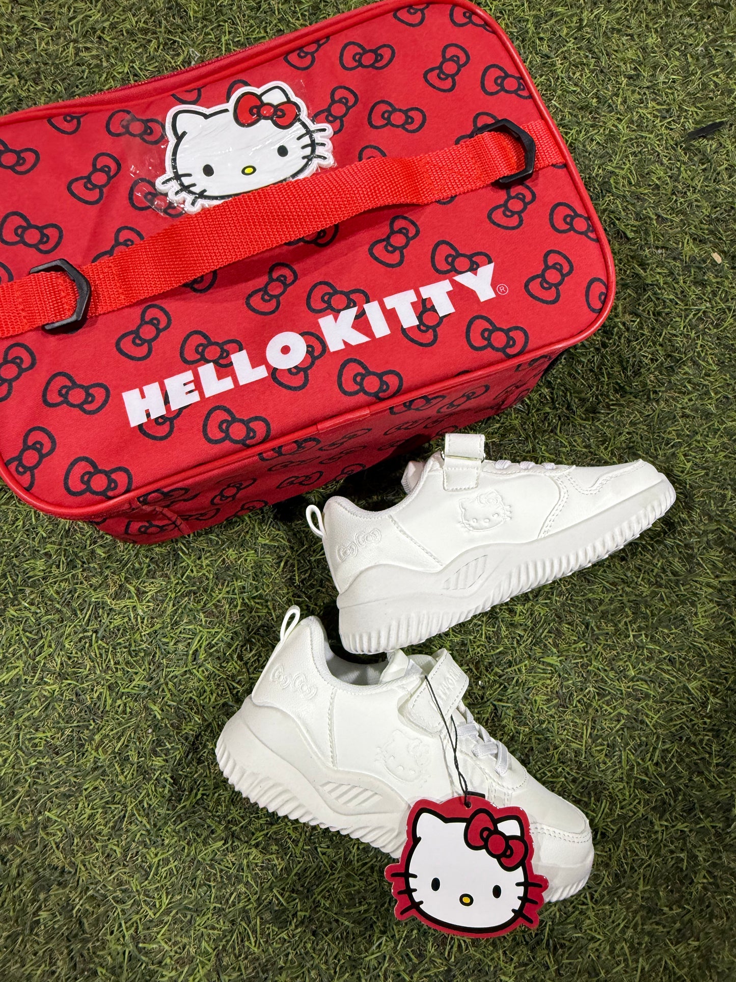 Zapatillas con lonchera térmica hello kitty